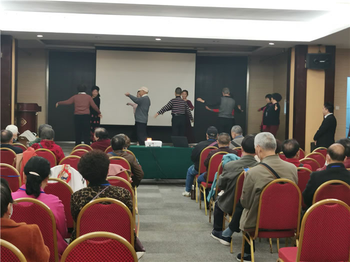 綿陽(yáng)中旅假日旅行社舉行新疆南疆專(zhuān)列(漠河專(zhuān)列)華陽(yáng)避暑線路推薦會(huì)暨客戶答謝會(huì)