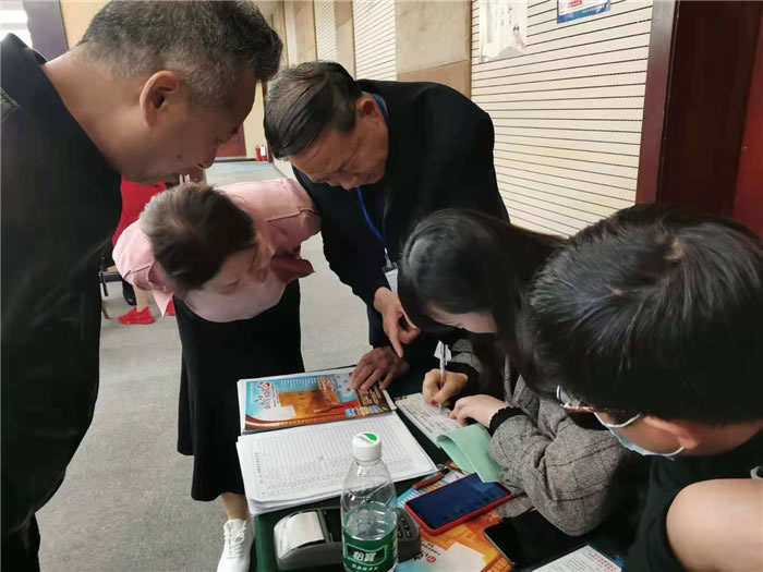 綿陽(yáng)中旅假日旅行社舉行新疆南疆專(zhuān)列(漠河專(zhuān)列)華陽(yáng)避暑線路推薦會(huì)暨客戶答謝會(huì)