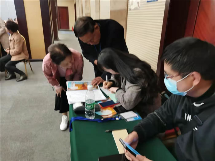 綿陽(yáng)中旅假日旅行社舉行新疆南疆專(zhuān)列(漠河專(zhuān)列)華陽(yáng)避暑線路推薦會(huì)暨客戶答謝會(huì)