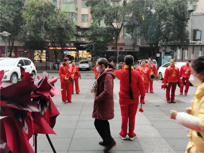 四川中青旅綿陽(yáng)分社、綿陽(yáng)市中旅假日旅行社、綿陽(yáng)自來(lái)文化傳播有限公司24H自助售貨服務(wù)盛大開(kāi)業(yè)