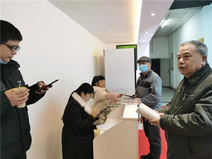 四川中青旅綿陽(yáng)分社、綿陽(yáng)市中旅假日旅行社、綿陽(yáng)自來(lái)文化傳播有限公司24H自助售貨服務(wù)盛大開(kāi)業(yè)