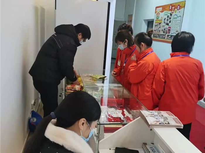 四川中青旅綿陽(yáng)分社、綿陽(yáng)市中旅假日旅行社、綿陽(yáng)自來(lái)文化傳播有限公司24H自助售貨服務(wù)盛大開(kāi)業(yè)